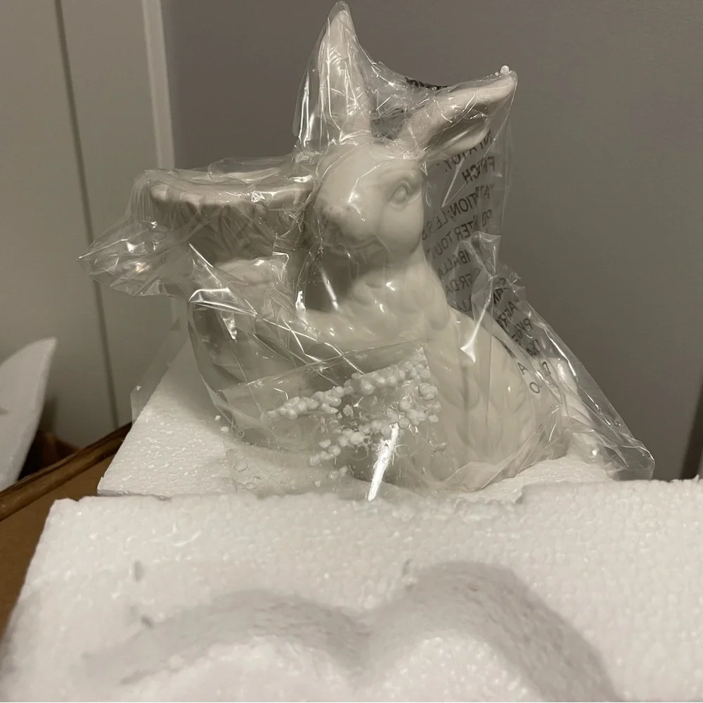 Pottery Barn Ceramic Garden Bunny Medium White NIB